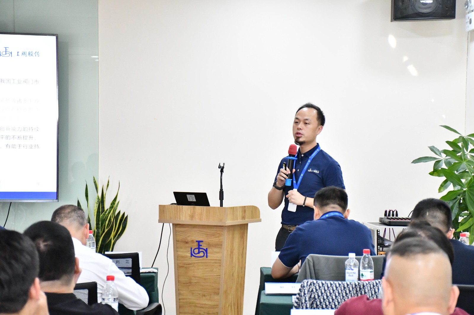 16995868993012873JCK.jpg 9609473f4f2441f3b04a65bb740db28c~noop.jpg